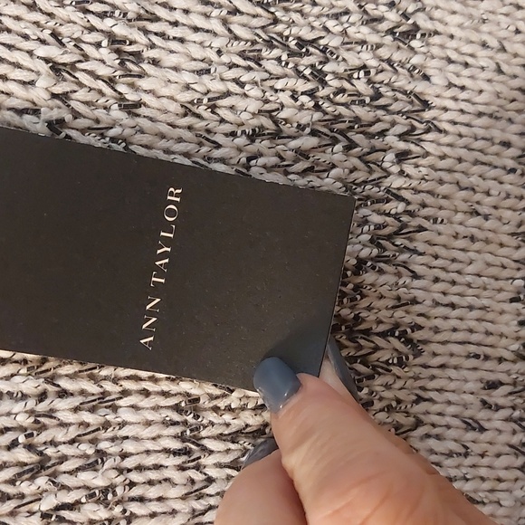 NWT Ann Taylor Pullover Knit Sweater. Cream/Black/Gray. Size M - Picture 5 of 9